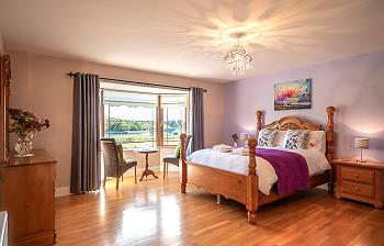 Double bedroom ensuite with river view