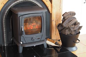Solid fuel stove, turf supplied